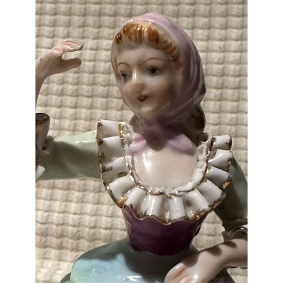 Vintage Colonial woman figurine - Picture 1 of 7